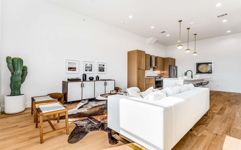 2080 Kelly #105, Dallas, TX 75215, 2 Bedrooms Bedrooms, ,2 BathroomsBathrooms,Residential,For Sale,2080 Kelly,0,21002326