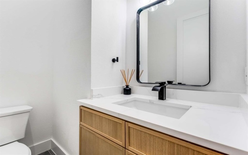 2080 Kelly #105, Dallas, TX 75215, 2 Bedrooms Bedrooms, ,2 BathroomsBathrooms,Residential,For Sale,2080 Kelly,0,21002326