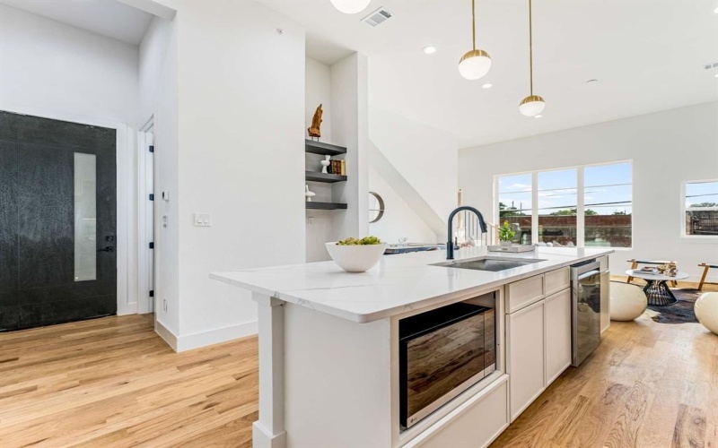 2080 Kelly #105, Dallas, TX 75215, 2 Bedrooms Bedrooms, ,2 BathroomsBathrooms,Residential,For Sale,2080 Kelly,0,21002326