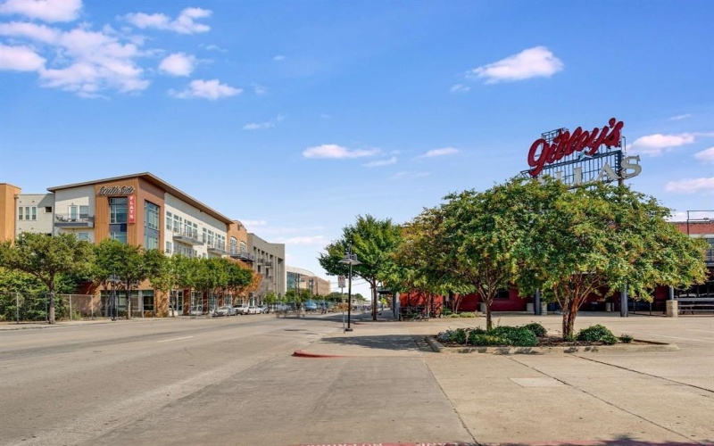 2080 Kelly #105, Dallas, TX 75215, 2 Bedrooms Bedrooms, ,2 BathroomsBathrooms,Residential,For Sale,2080 Kelly,0,21002326