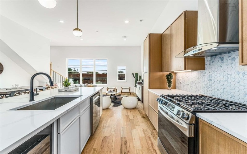 2080 Kelly #105, Dallas, TX 75215, 2 Bedrooms Bedrooms, ,2 BathroomsBathrooms,Residential,For Sale,2080 Kelly,0,21002326