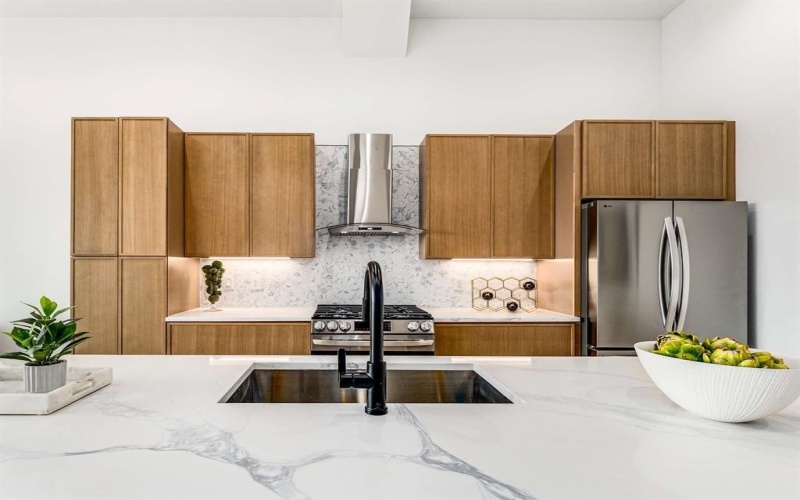 2080 Kelly #105, Dallas, TX 75215, 2 Bedrooms Bedrooms, ,2 BathroomsBathrooms,Residential,For Sale,2080 Kelly,0,21002326