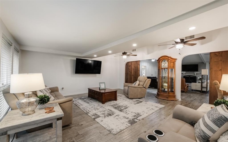 1401 Surrey Court, Garland, TX 75043, 3 Habitaciones Habitaciones , ,2 BañosBaños,Residential,En Venta,1401 Surrey Court,0,21033627