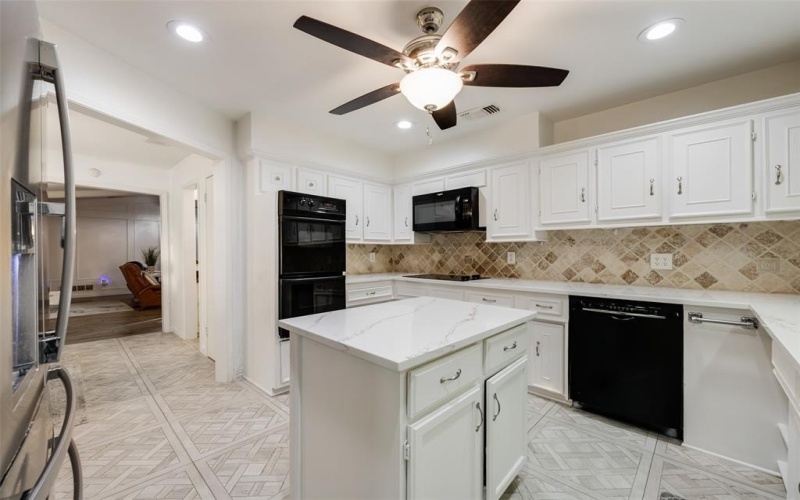 1401 Surrey Court, Garland, TX 75043, 3 Habitaciones Habitaciones , ,2 BañosBaños,Residential,En Venta,1401 Surrey Court,0,21033627