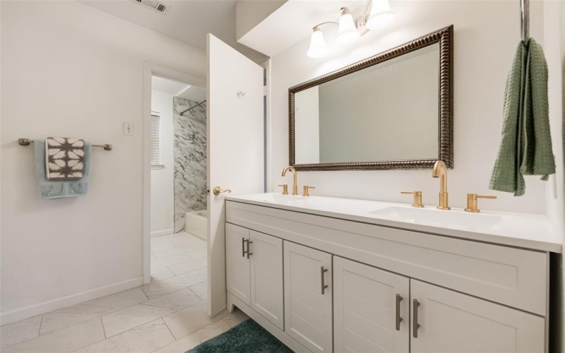 1401 Surrey Court, Garland, TX 75043, 3 Habitaciones Habitaciones , ,2 BañosBaños,Residential,En Venta,1401 Surrey Court,0,21033627