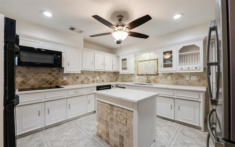 1401 Surrey Court, Garland, TX 75043, 3 Habitaciones Habitaciones , ,2 BañosBaños,Residential,En Venta,1401 Surrey Court,0,21033627