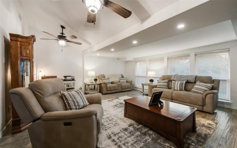 1401 Surrey Court, Garland, TX 75043, 3 Habitaciones Habitaciones , ,2 BañosBaños,Residential,En Venta,1401 Surrey Court,0,21033627