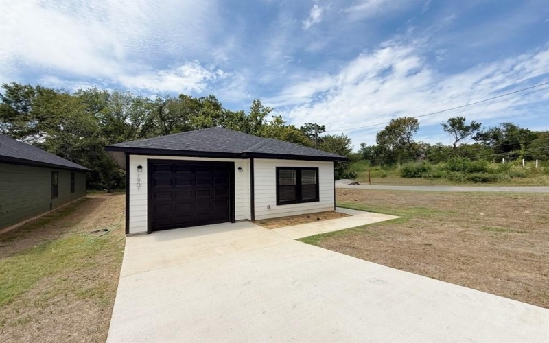 1901 S Lamar, Denison, TX 75021, 3 Bedrooms Bedrooms, ,2 BathroomsBathrooms,Residential,For Sale,1901 S Lamar,0,21038192