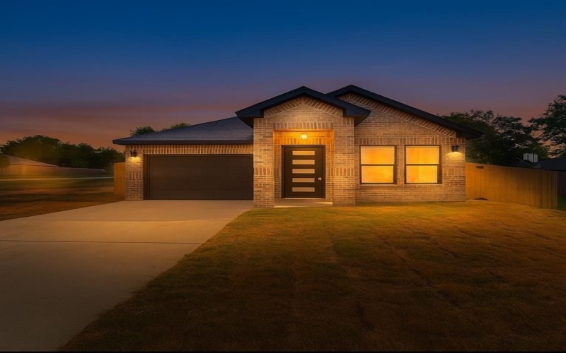 1308 Daffan Avenue, Ennis, TX 75119, 4 Habitaciones Habitaciones , ,2 BañosBaños,Residential,En Venta,1308 Daffan Avenue,0,21038369