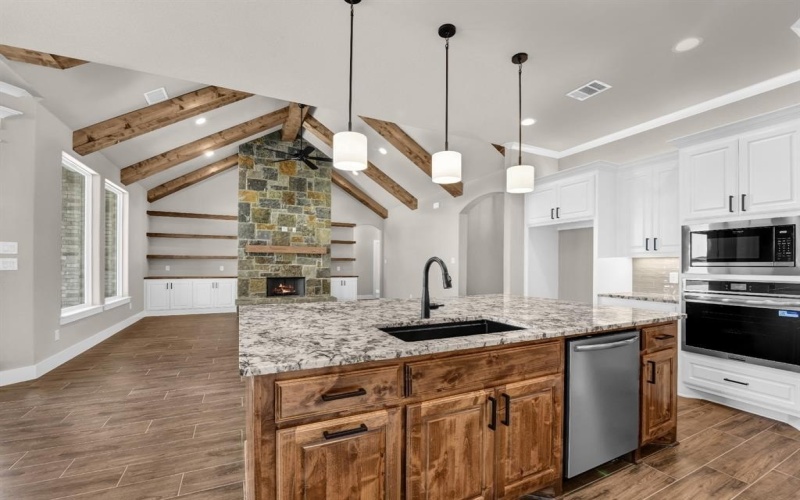 1052 Arbor Vista Drive, Azle, TX 76020, 4 Habitaciones Habitaciones , ,3 BañosBaños,Residential,En Venta,1052 Arbor Vista Drive,0,21038566