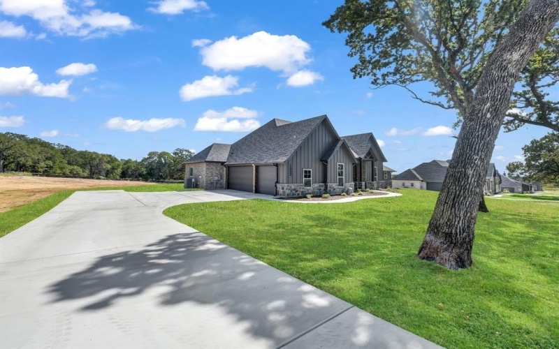 1052 Arbor Vista Drive, Azle, TX 76020, 4 Habitaciones Habitaciones , ,3 BañosBaños,Residential,En Venta,1052 Arbor Vista Drive,0,21038566