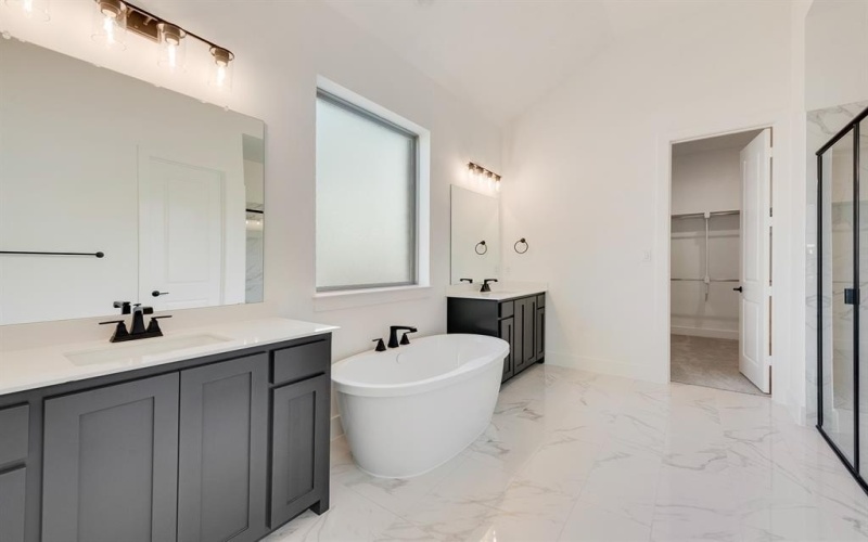 824 Shady Oaks Drive, Rockwall, TX 75087, 4 Bedrooms Bedrooms, ,5 BathroomsBathrooms,Residential,For Sale,824 Shady Oaks Drive,0,21038594