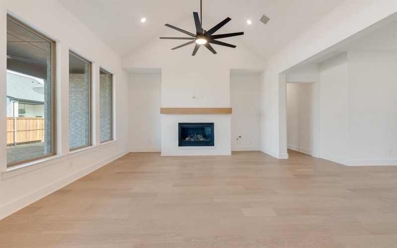 824 Shady Oaks Drive, Rockwall, TX 75087, 4 Bedrooms Bedrooms, ,5 BathroomsBathrooms,Residential,For Sale,824 Shady Oaks Drive,0,21038594