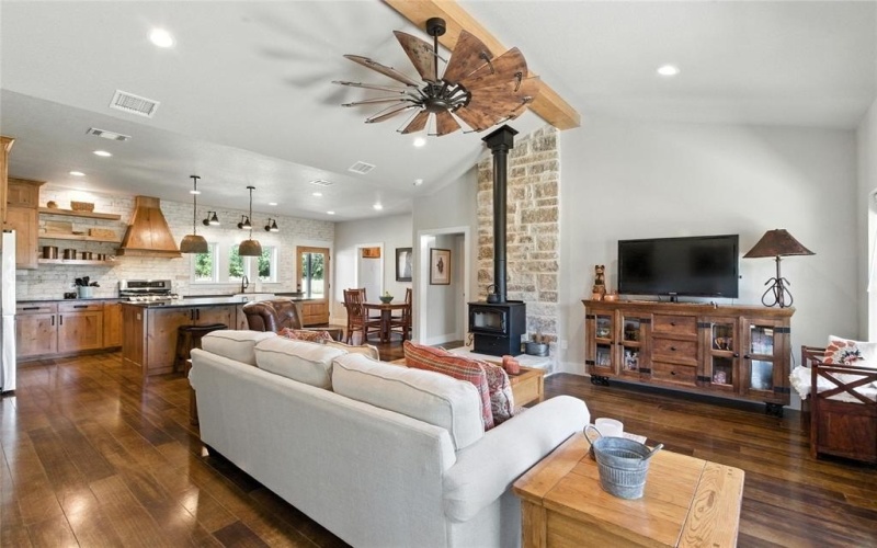 599 Lake Valley Road, Sunset, TX 76270, 2 Bedrooms Bedrooms, ,2 BathroomsBathrooms,Residential,For Sale,599 Lake Valley Road,0,21038716