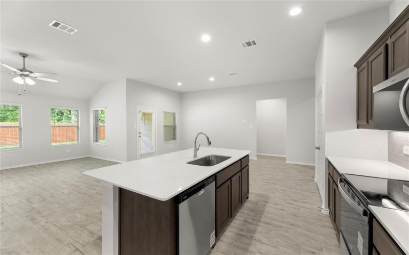 1405 Hillbrook Court, Aubrey, TX 76227, 3 Habitaciones Habitaciones , ,2 BañosBaños,Residential,En Venta,1405 Hillbrook Court,0,21038890