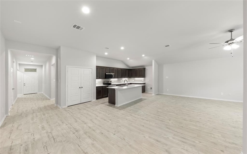 1405 Hillbrook Court, Aubrey, TX 76227, 3 Habitaciones Habitaciones , ,2 BañosBaños,Residential,En Venta,1405 Hillbrook Court,0,21038890
