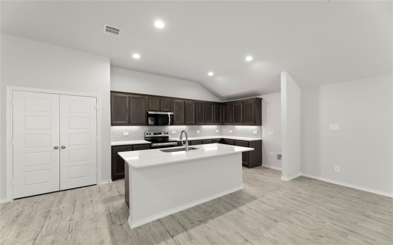 1405 Hillbrook Court, Aubrey, TX 76227, 3 Habitaciones Habitaciones , ,2 BañosBaños,Residential,En Venta,1405 Hillbrook Court,0,21038890