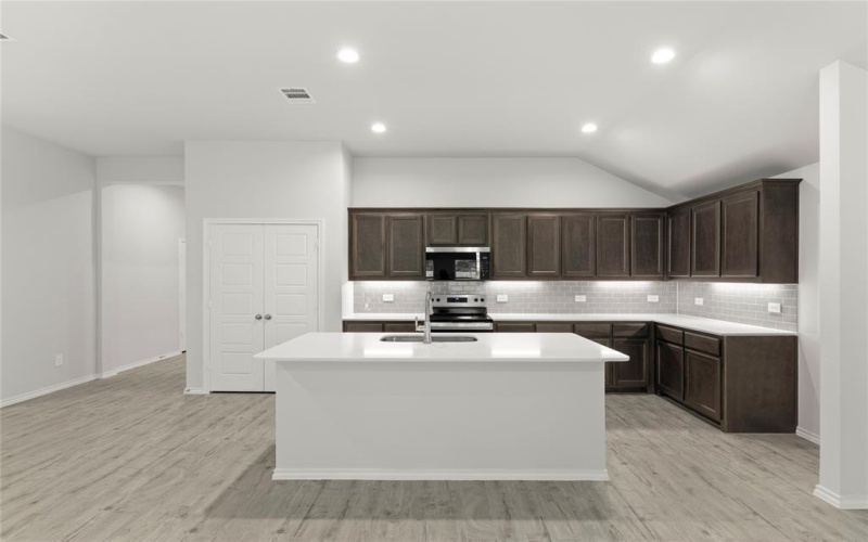 1405 Hillbrook Court, Aubrey, TX 76227, 3 Habitaciones Habitaciones , ,2 BañosBaños,Residential,En Venta,1405 Hillbrook Court,0,21038890