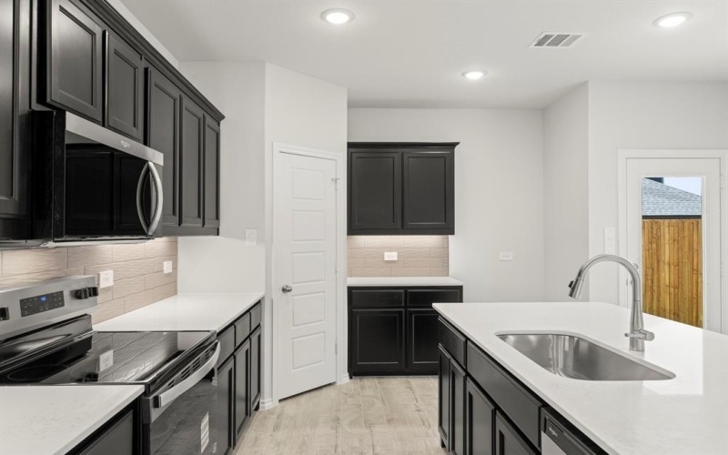 1733 Meadow Crest Drive, Aubrey, TX 76227, 3 Habitaciones Habitaciones , ,2 BañosBaños,Residential,En Venta,1733 Meadow Crest Drive,0,21038937