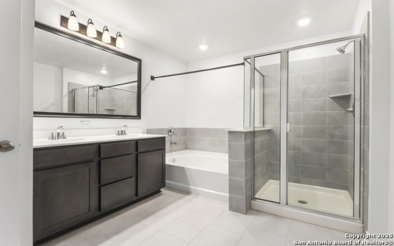 10643 W Military Dr Unit 70, San Antonio, TX 78251, 3 Habitaciones Habitaciones , ,2 BañosBaños,Residential,En Venta,10643 W Military Dr Unit 70,0,1894662