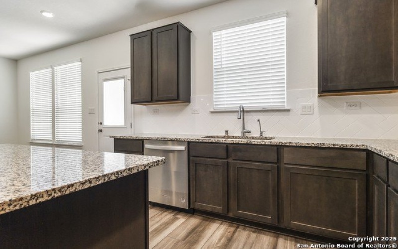 10643 W Military Dr Unit 70, San Antonio, TX 78251, 3 Habitaciones Habitaciones , ,2 BañosBaños,Residential,En Venta,10643 W Military Dr Unit 70,0,1894662