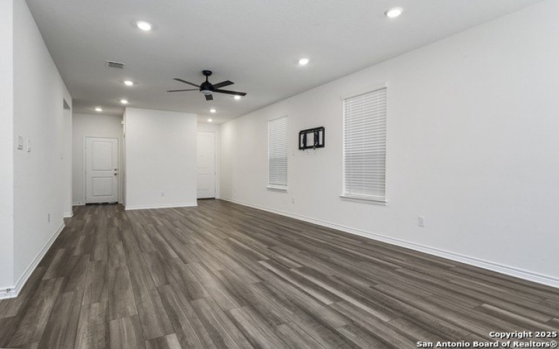 10643 W Military Dr Unit 70, San Antonio, TX 78251, 3 Habitaciones Habitaciones , ,2 BañosBaños,Residential,En Venta,10643 W Military Dr Unit 70,0,1894662