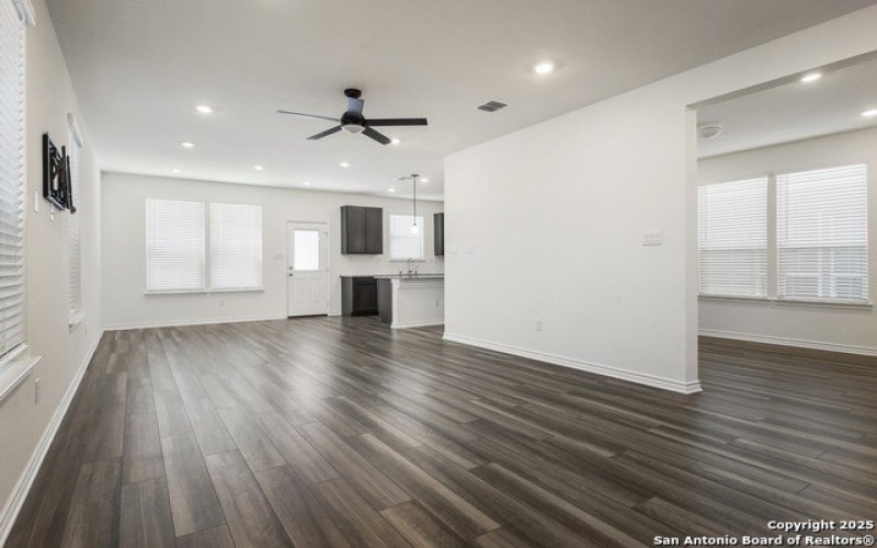 10643 W Military Dr Unit 70, San Antonio, TX 78251, 3 Habitaciones Habitaciones , ,2 BañosBaños,Residential,En Venta,10643 W Military Dr Unit 70,0,1894662