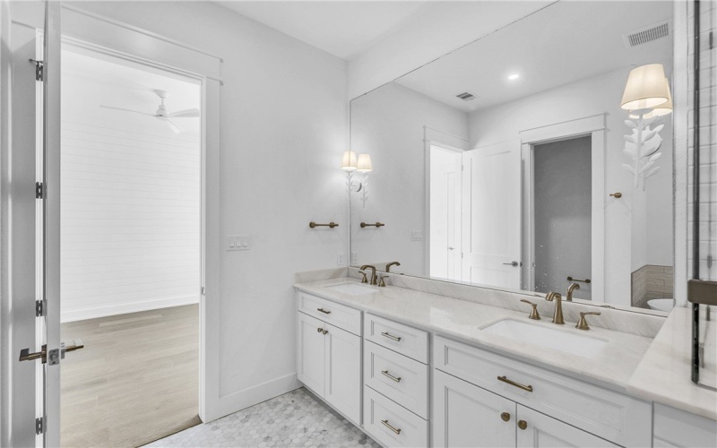 136 W Cotter Avenue unit: 11 #11, Port Aransas, TX 78373, 2 Bedrooms Bedrooms, ,2 BathroomsBathrooms,Residential,For Sale,136 W Cotter Avenue unit: 11,0,463775