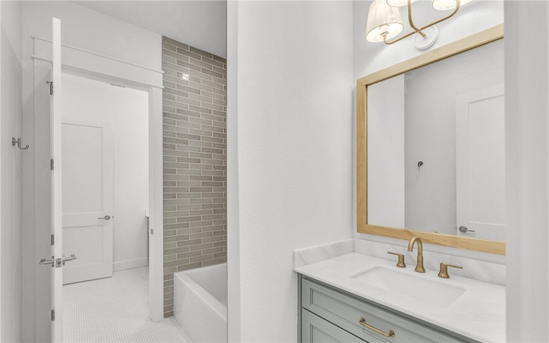 136 W Cotter Avenue unit: 13 #13, Port Aransas, TX 78373, 2 Bedrooms Bedrooms, ,2 BathroomsBathrooms,Residential,For Sale,136 W Cotter Avenue unit: 13,0,463777
