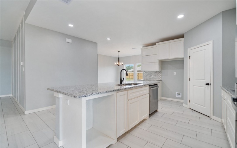 6802 Crosswind Drive, Corpus Christi, TX 78414, 4 Habitaciones Habitaciones , ,3 BañosBaños,Residential,En Venta,6802 Crosswind Drive,0,463840