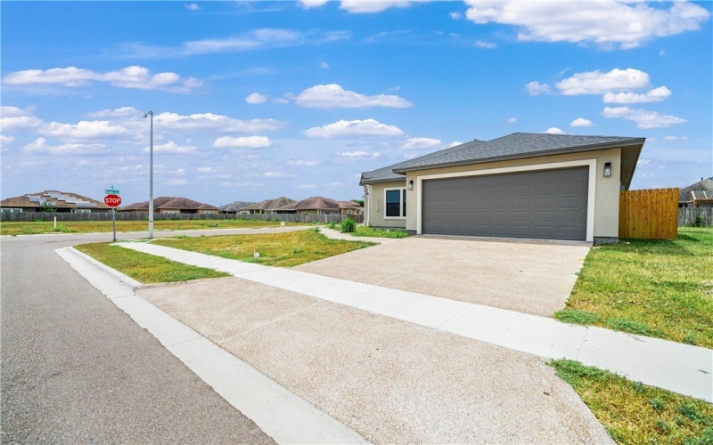 6865 La Salle Drive, Corpus Christi, TX 78414, 4 Habitaciones Habitaciones , ,2 BañosBaños,Residential,En Venta,6865 La Salle Drive,0,463841
