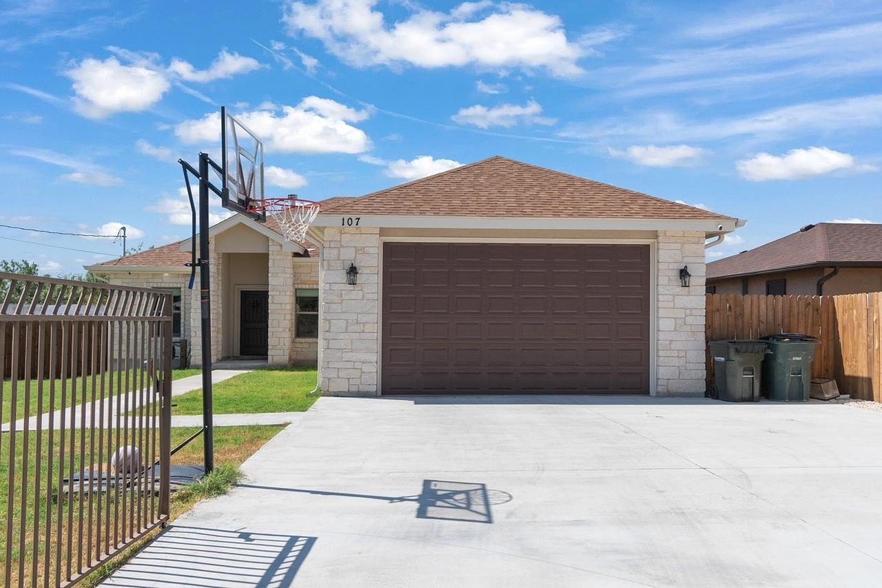 107 Burge, Del Rio, TX 78840, 4 Bedrooms Bedrooms, ,3 BathroomsBathrooms,Residential,For Sale,107 Burge,0,207443