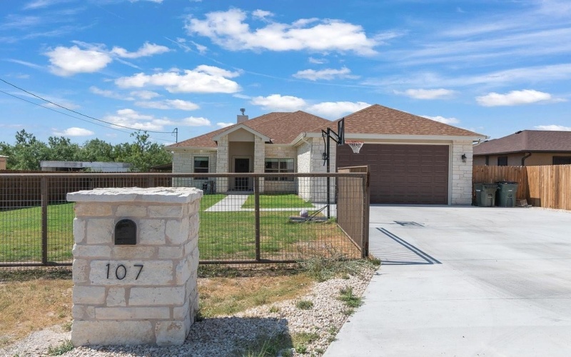 107 Burge, Del Rio, TX 78840, 4 Bedrooms Bedrooms, ,3 BathroomsBathrooms,Residential,For Sale,107 Burge,0,207443