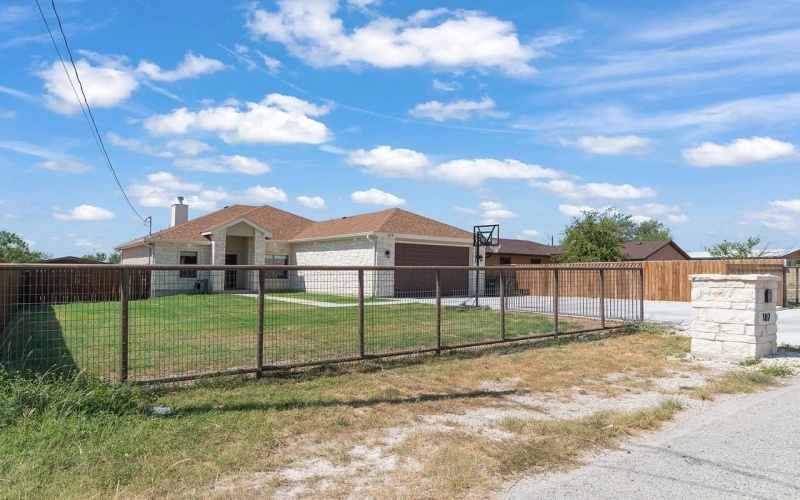 107 Burge, Del Rio, TX 78840, 4 Bedrooms Bedrooms, ,3 BathroomsBathrooms,Residential,For Sale,107 Burge,0,207443