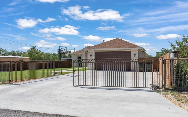 107 Burge, Del Rio, TX 78840, 4 Bedrooms Bedrooms, ,3 BathroomsBathrooms,Residential,For Sale,107 Burge,0,207443