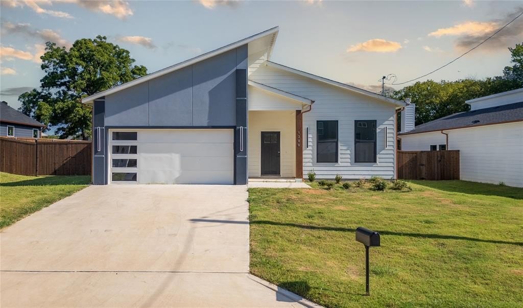 1306 Hemphill Street, Greenville, TX 75401, 4 Habitaciones Habitaciones , ,2 BañosBaños,Residential,En Venta,1306 Hemphill Street,0,21039273