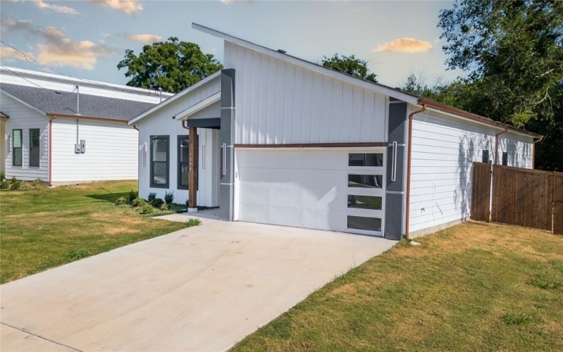1304 Hemphill Street, Greenville, TX 75401, 4 Habitaciones Habitaciones , ,2 BañosBaños,Residential,En Venta,1304 Hemphill Street,0,21039307