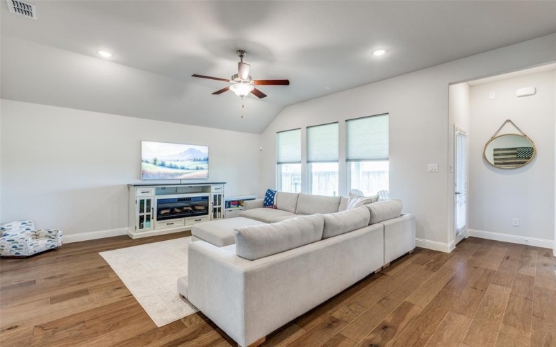 2403 Limestone Lane, Melissa, TX 75454, 3 Bedrooms Bedrooms, ,2 BathroomsBathrooms,Residential,For Sale,2403 Limestone Lane,0,21039585