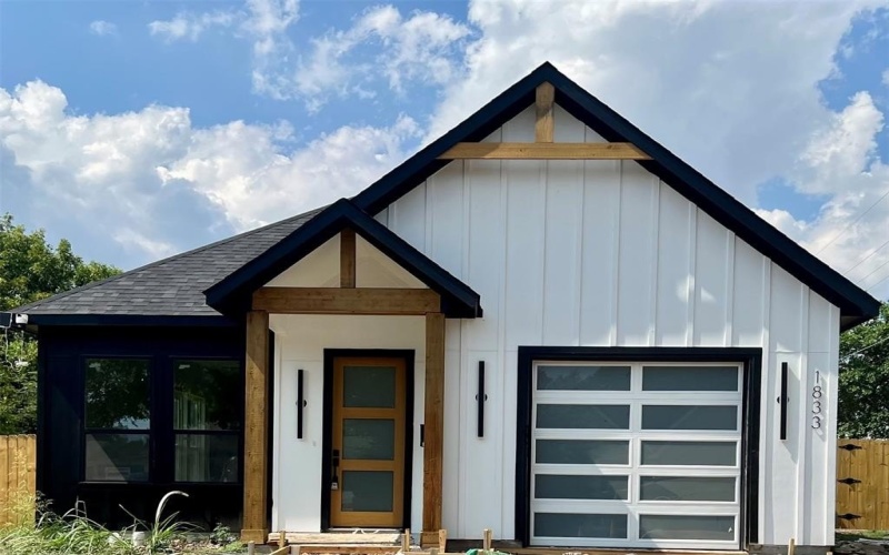 1833 Atlas Drive, Dallas, TX 75216, 3 Bedrooms Bedrooms, ,2 BathroomsBathrooms,Residential,For Sale,1833 Atlas Drive,0,21039880