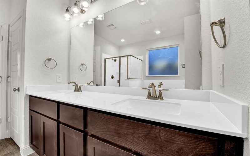 5016 Meadow Vista Lane, Fort Worth, TX 76036, 4 Habitaciones Habitaciones , ,3 BañosBaños,Residential,En Venta,5016 Meadow Vista Lane,0,21040105