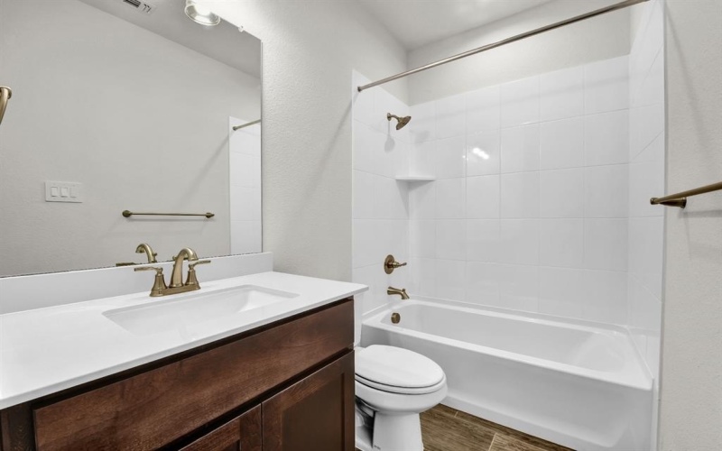 5016 Meadow Vista Lane, Fort Worth, TX 76036, 4 Habitaciones Habitaciones , ,3 BañosBaños,Residential,En Venta,5016 Meadow Vista Lane,0,21040105