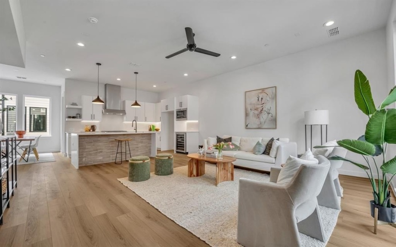 3612 San Jacinto #106, Dallas, TX 75204, 3 Bedrooms Bedrooms, ,3 BathroomsBathrooms,Residential,For Sale,3612 San Jacinto,0,21040397