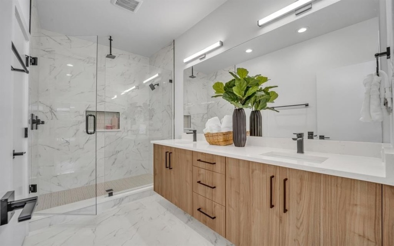 3612 San Jacinto #106, Dallas, TX 75204, 3 Bedrooms Bedrooms, ,3 BathroomsBathrooms,Residential,For Sale,3612 San Jacinto,0,21040397