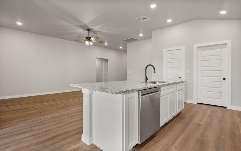307 E 24th Street, Wolfforth, TX 79382, 3 Habitaciones Habitaciones , ,2 BañosBaños,Residential,En Venta,307 E 24th Street,0,202559490