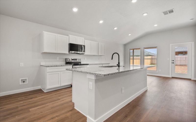 307 E 24th Street, Wolfforth, TX 79382, 3 Habitaciones Habitaciones , ,2 BañosBaños,Residential,En Venta,307 E 24th Street,0,202559490