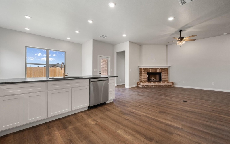 7006 18th Place, Lubbock, TX 79416, 4 Habitaciones Habitaciones , ,2 BañosBaños,Residential,En Venta,7006 18th Place,0,202559493