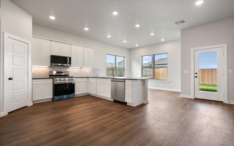7006 18th Place, Lubbock, TX 79416, 4 Habitaciones Habitaciones , ,2 BañosBaños,Residential,En Venta,7006 18th Place,0,202559493