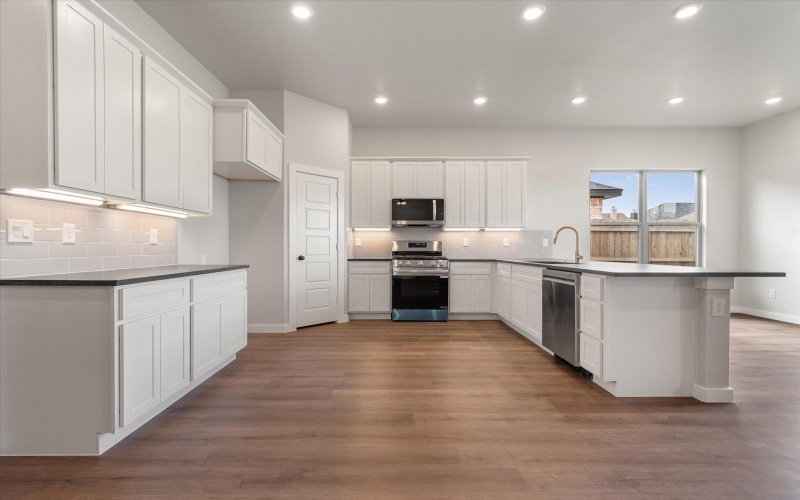 7006 18th Place, Lubbock, TX 79416, 4 Habitaciones Habitaciones , ,2 BañosBaños,Residential,En Venta,7006 18th Place,0,202559493