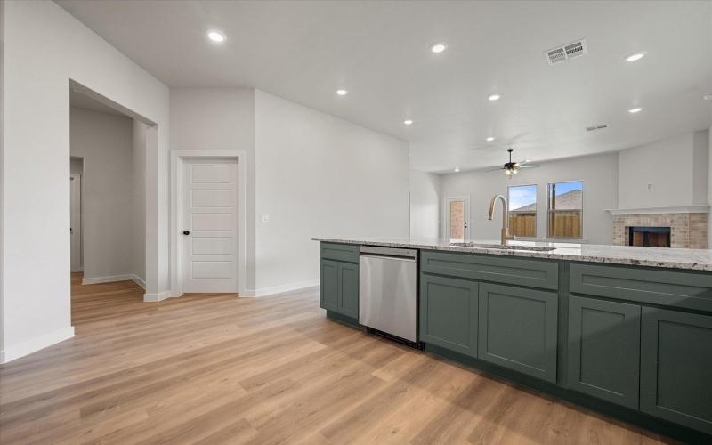 7013 14th Street, Lubbock, TX 79416, 3 Habitaciones Habitaciones , ,2 BañosBaños,Residential,En Venta,7013 14th Street,0,202559494