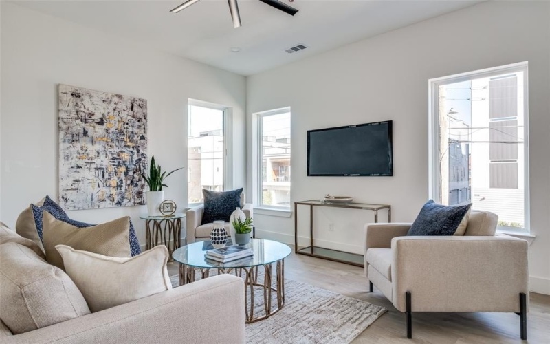 2015 N Prairie Avenue #102, Dallas, TX 75204, 2 Bedrooms Bedrooms, ,2 BathroomsBathrooms,Residential,For Sale,2015 N Prairie Avenue,0,21032259